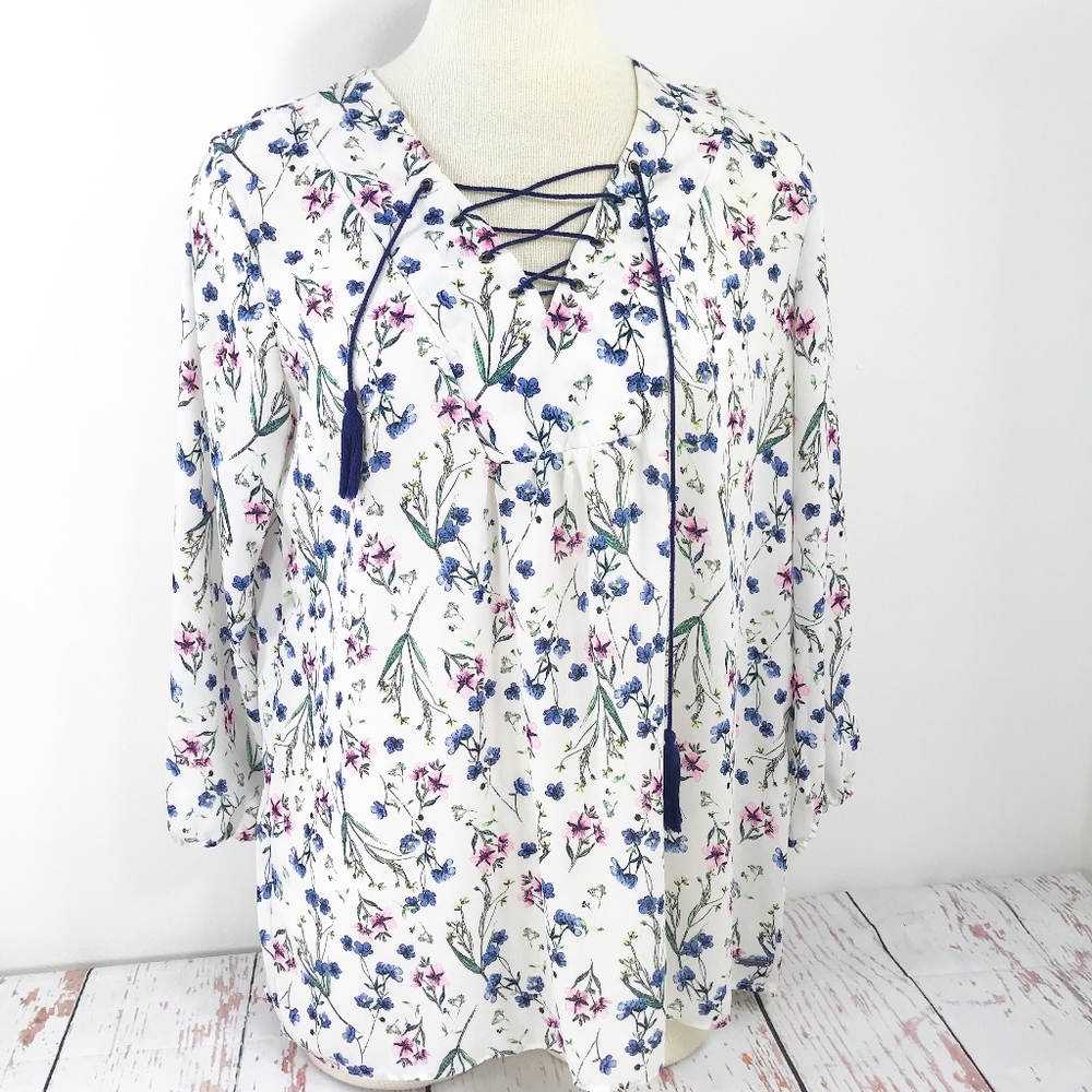 Tahari Floral Lace Up V-Neck Tassel Top (100-3)